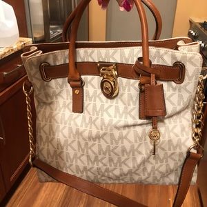 LARGE VERSION 100% leather Michael Kors NWT